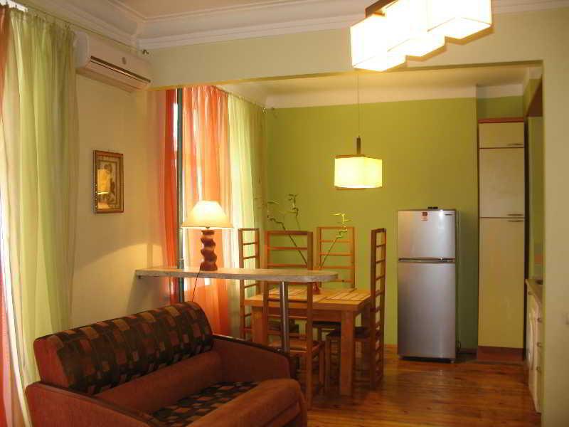 Ukrainian Hotel Service Apartments Kyiv Eksteriør billede